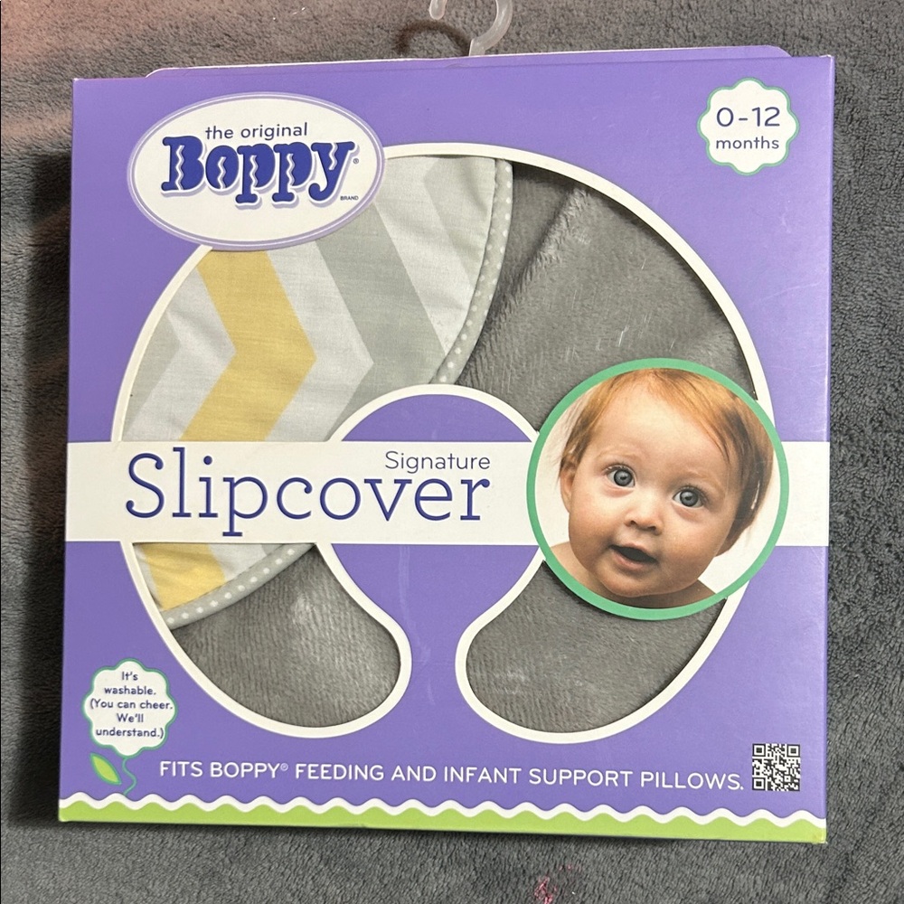 New in Box - Boppy Signature Slipcover in Gray and Yellow Chevron